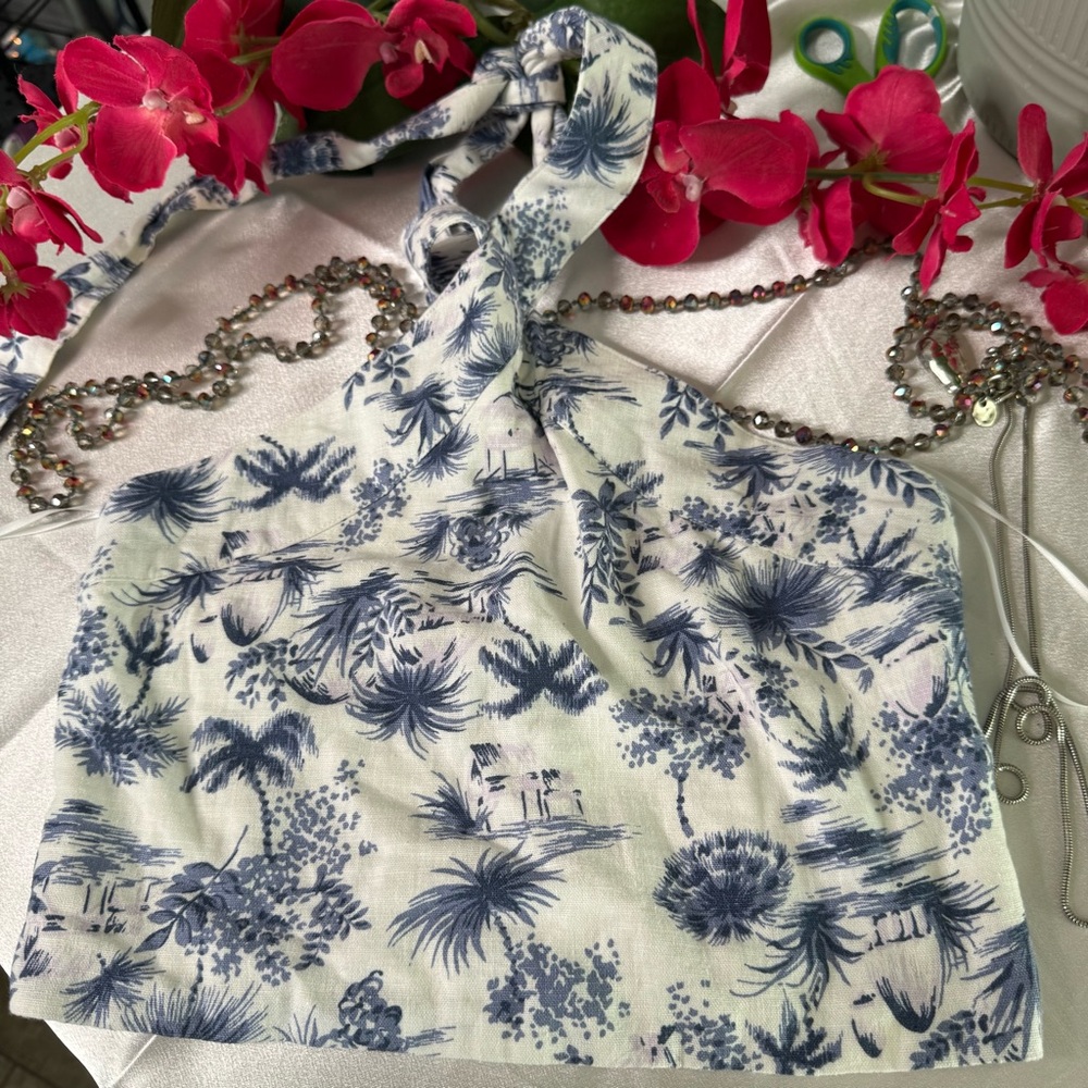 Abercrombie & Fitch Floral Blue and White Women's Top - Picture 8 of 10